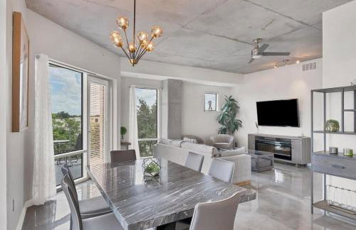 Modern 3 bedroom condo in downtown w free parking - Foto 1