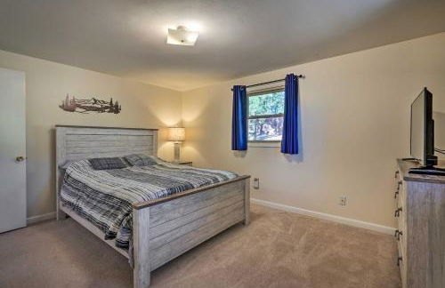 Peaceful Getaway with Private Hot Tub and Mtn Views! - Foto 12