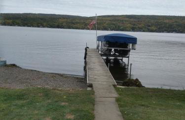 4 Seasons 4 bedroom lake level home - Foto 12