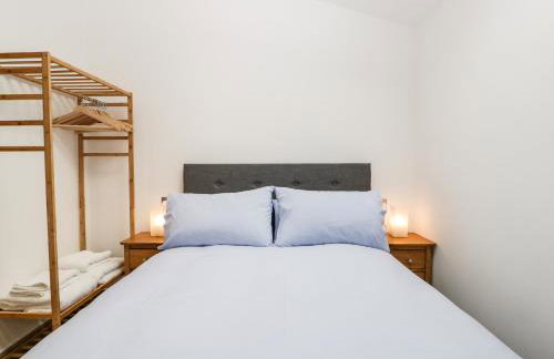 The Netherend Inn - Pet Friendly Haven - Photo 11