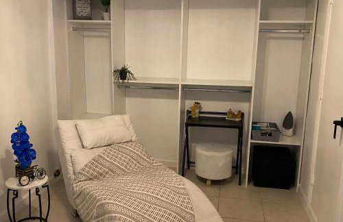 Beautiful House 7 min from Miami Airport w FREE parking - Photo 47