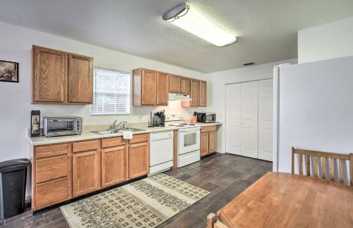 Home with Yard 1 Mi to Indian Rocks Beach and Golf - Foto 6