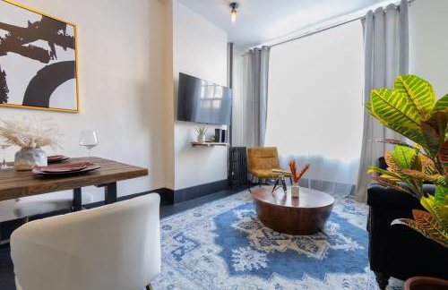 E10-1 Designer East Village Townhouse 1BR - Foto 2