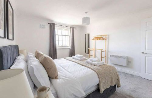Fabulous 1 Bed Harbour-side Apartment with Balcony - Foto 25
