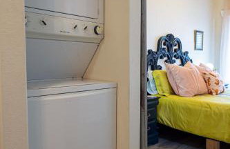 Chateau Royale, Pet Friendly, On Bayou, Downtown! - Foto 16