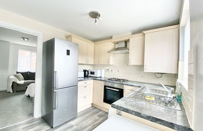 Ammaculate 3 Bedroom Property Near Caltic Manor - Photo 7