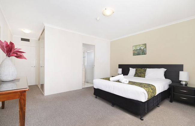 The Astor Apartments - Photo 2