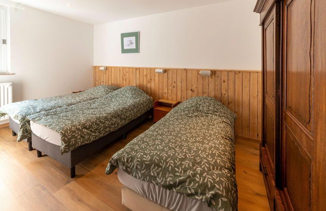 Mansion With Pool & Bar - Photo 2