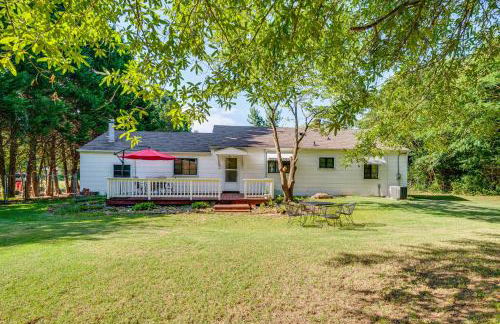 Winston-Salem Home on 2 Acres - Spacious Deck! - Foto 22