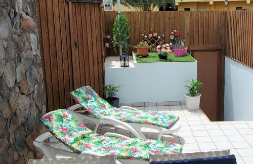 2BR Bungalow with Sunny Private Terrace - Secure Gear Storage - Foto 2