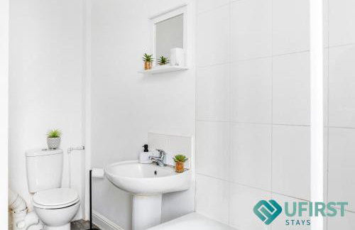 Bright 4 BR Home - Forest Fields - City Centre - Free Parking - WiFi - Close to Forest Rec - Sleeps 8 - Foto 6