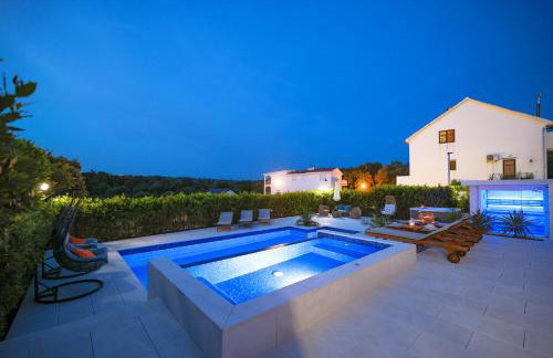 Villa Pino with Pool, Sauna & Jacuzzi - Foto 47