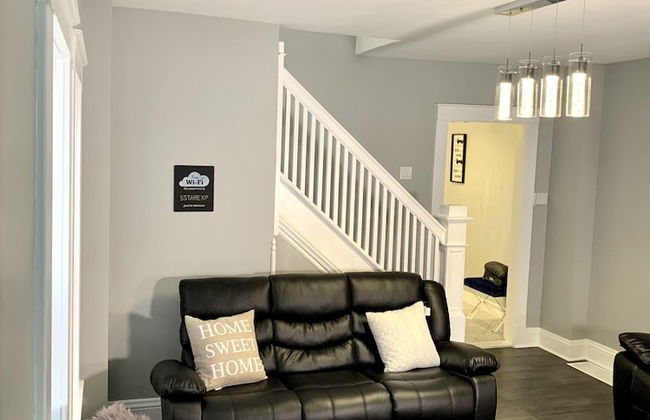 Texas Hold-em Duplex- 3BR Free Parking - Foto 9