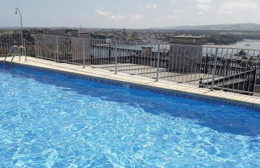 Atico céntrico con piscina comunitaria - Foto 19