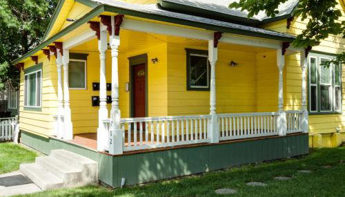 Maple Leaf Manor Suites - Photo 3