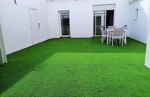 Casa cerca de la playa con patio y garaje privado - Foto 1