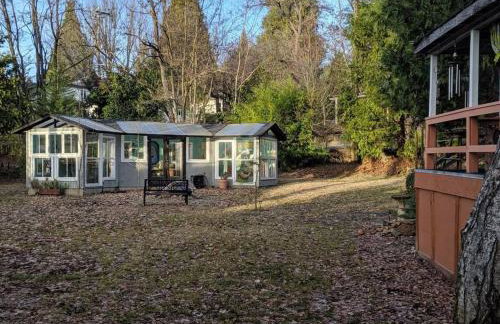 1870s Stained Glass Nostalgia - Foto 11