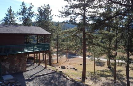 Cozy Mountain Home with Great Views, Deck & WiFi - Photo 12