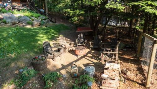 Whimsical Lakefront Chalet - Foto 3