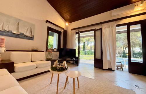 Villa by the Sea and Pool - Foto 15