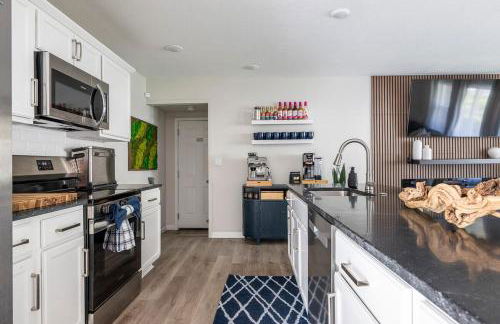 Modern Luxe 3B2B - Hot Tub - Game Room - EV Charger - Walk to Downtown LS - Foto 48