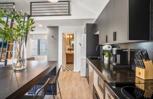 Tiny Home with a Cozy Loft for Quiet Moments - Foto 12