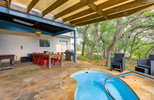 Modern Fischer House with Deck, Fire Pit and Hot Tub! - Foto 30