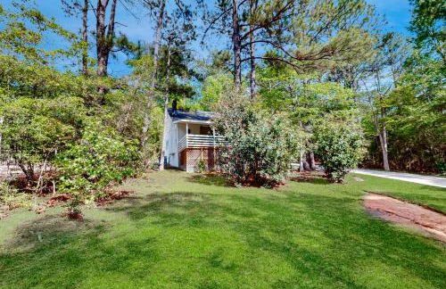 6 Mi to Lake Brookeland Home with Treehouse Vibes - Photo 26