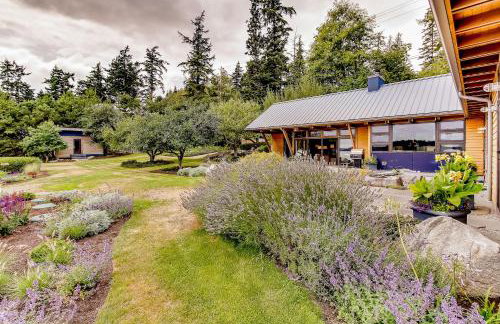 Fidalgo Island Waterfront Stunner - Photo 33