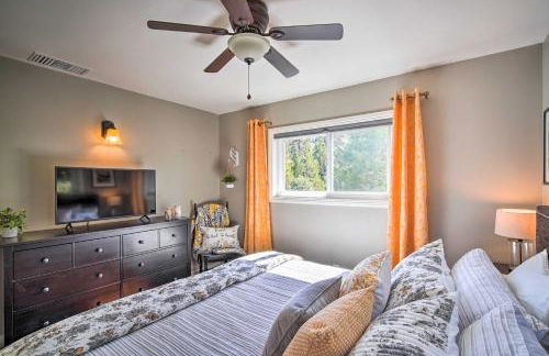 Tree-Lined Twin Peaks Cottage with Custom Stream - Foto 12