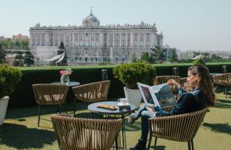 Apartosuites Jardines de Sabatini - Photo 33