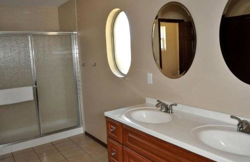 Spacious Lakefront Home with Beach Access and Sports Courts for Fun-Filled stays in Buchanan Dam, Texas - Foto 15