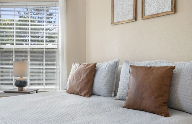 Serene Escape at Table Rock Lake - Photo 5