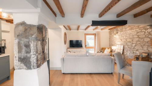 Mycock Cottage - Photo 2