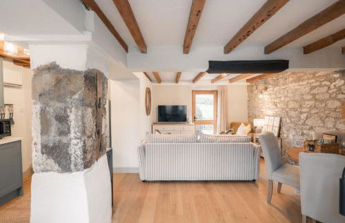 Mycock Cottage - Photo 2