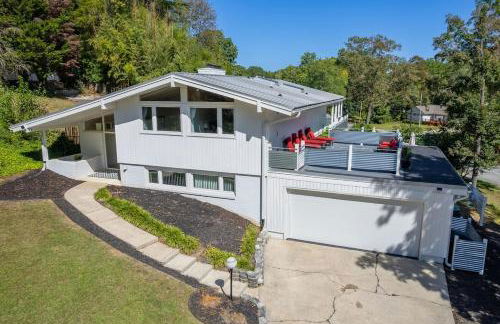 Upscale Modern Home with perfect triad location - Photo 42