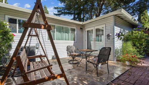 Spacious Mountain View Duplex in Prime Location Duplex - Photo 2