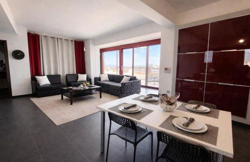 5-Star feel - Luxury penthouse for 4 with huge balcony & view ,8 min from Athens airport - Foto 1