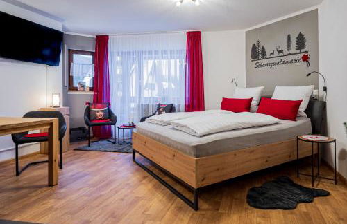 Schwarzwaldmarie in Titisee mit Badewanne Sonnenbalkon TG-Stellplatz Küche - Foto 2