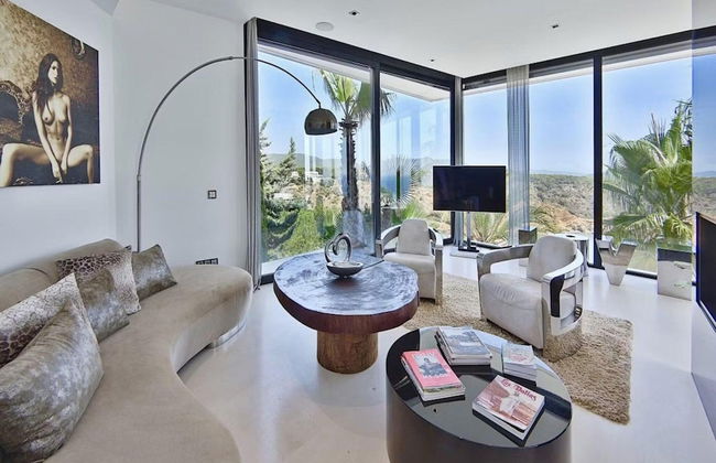 Striking Villa With Terraced Garden - Foto 9