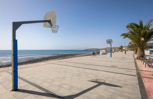 Home2Book Cozy Beachfront Getaway in Tarajalejo - Photo 22