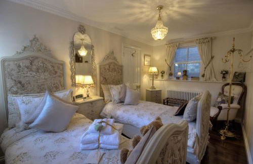 Beautiful period cottage, exceptional riverside location in the heart of Chester - Photo 14