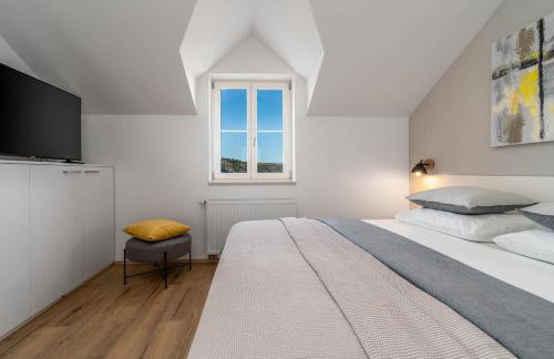 Villa Ani! Traditional and luxurious 4-bedroom villa with heated pool and sea views - Foto 29