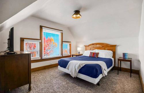 Historic Charm: Spacious 4BR Retreat Sleeps 11 - Holiday Home - Foto 19