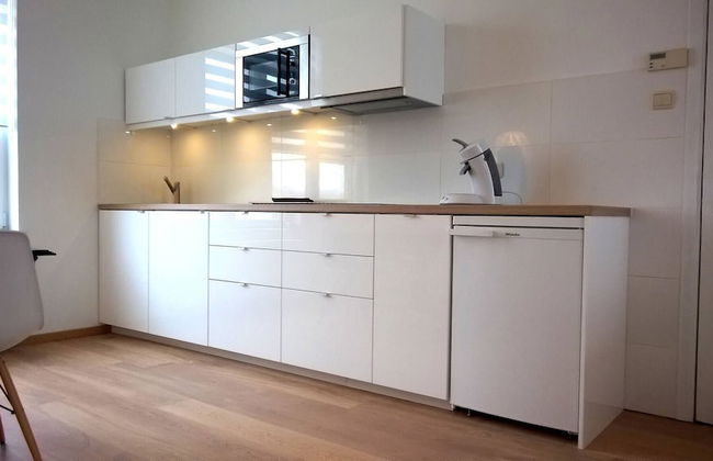 Almost White, Near Train, Metro N7688 - Foto 13