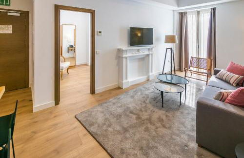 Aquitania Home Suites - Photo 23