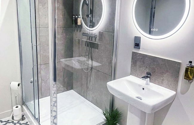 Thetford Hive - Photo 50