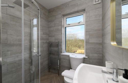 Welsh 3 Bedroom Retreat w Garden Parking Wifi - Photo 10