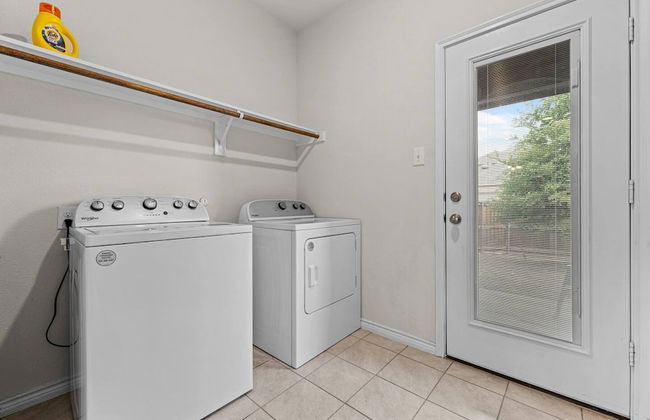 Single-level Home Game Area Ideal for Long Stays - Foto 14