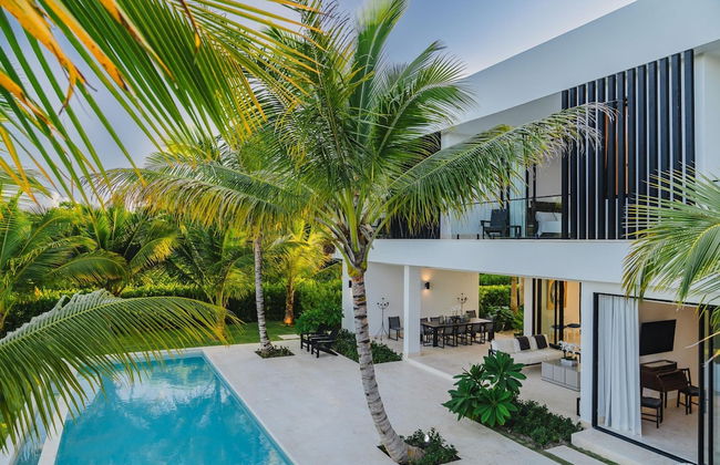 New Lake Front Villa in Golf and Beach Resort - Photo 43